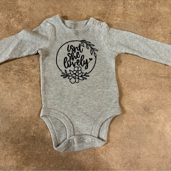 NWOT- Gray 6M Long Sleeve Baby Onesie- isn’t she lovely - Picture 1 of 3